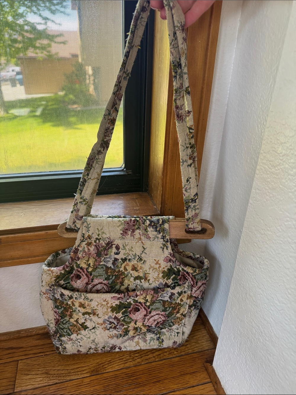 Vintage 90s Unique Creations Floral Tapestry Bag Wooden Handle cottagecore - Picture 2 of 11